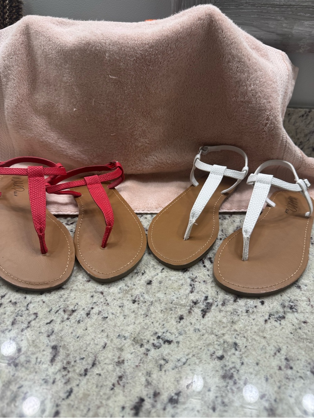 Women’s T‑Strap Sandals in Red and White - Classic Casual Style Sz 7